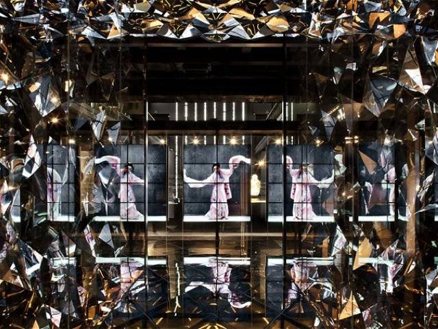 "Glass is a language of art and science" is the central theme behind the Shanghai Museum of Glass