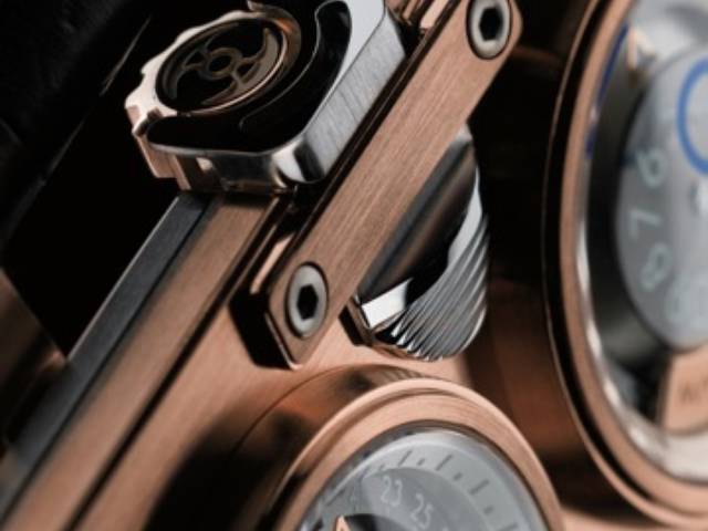 The distinctive crown of the Horological Machine No2