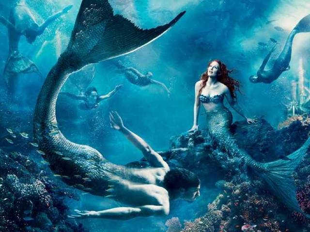 Julianne MOORE and Michael PHELPS in the Little Mermaid