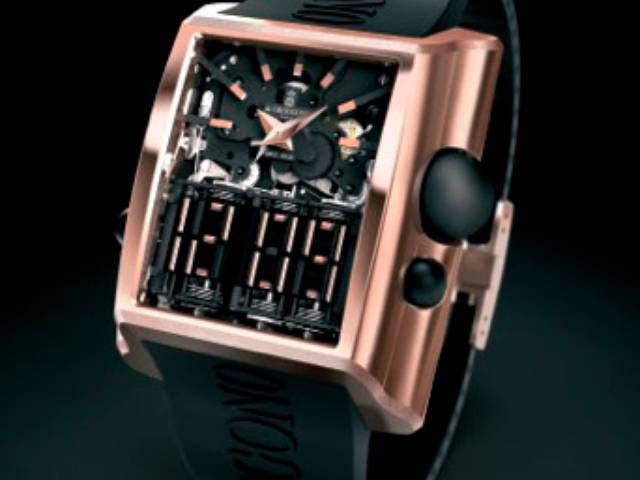 The first watch in the world with a dual analog and mechanical digital display