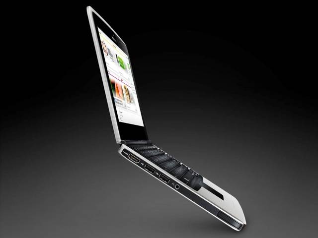 Nokia Booklet 3G brings all day mobility to the PC world.