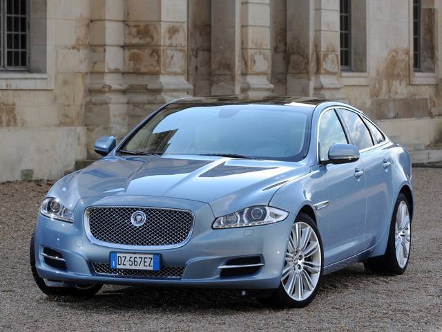 The British PM travels in a Jaguar XJ ©Jaguar