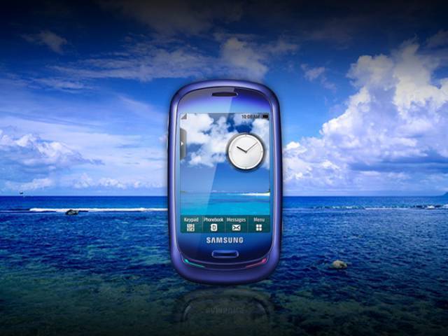 Samsung Blue Earth is powered by a solar panel charger and made from recycled plastic bottles