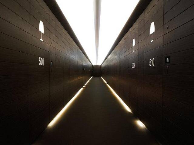 Armani Hotel Dubai occupies floors concourse to 8 and levels 38 /39 of Burj Khalifa