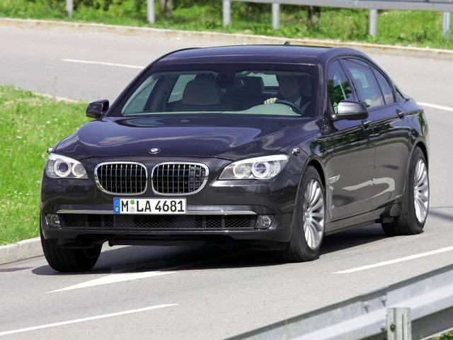 The Chinese President switches between a Chinese built Hongqi limousine and a BMW 7-series ©BMW