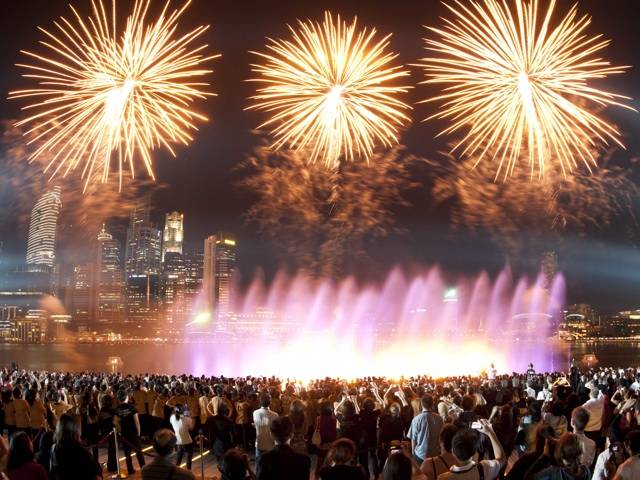 Marina Bay’s 1st Light and Water Spectacular showcases latest multimedia technology and special effects