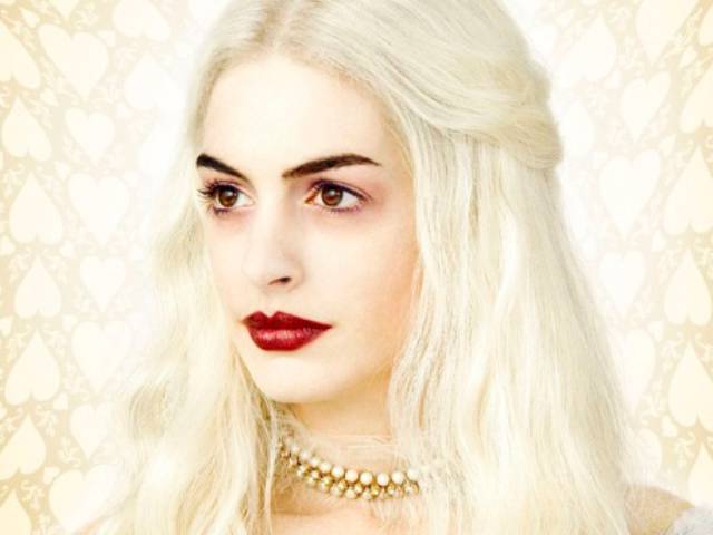 Alice in Wonderland - Anne HATHAWAY as the White Queen