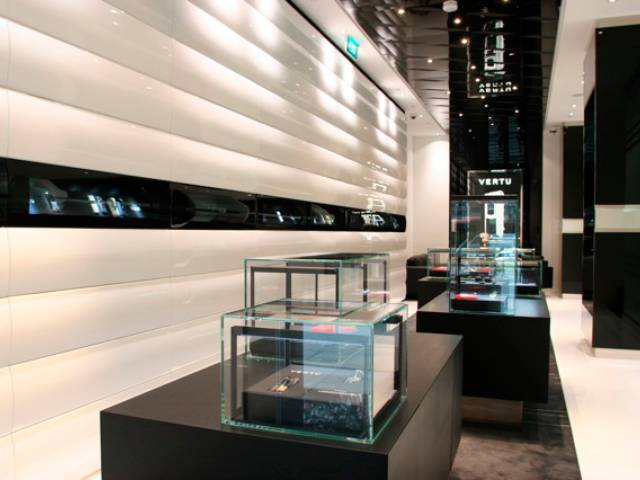 Showcasing the retail concept and façade modelled after the Vertu’s Ginza boutique in Tokyo