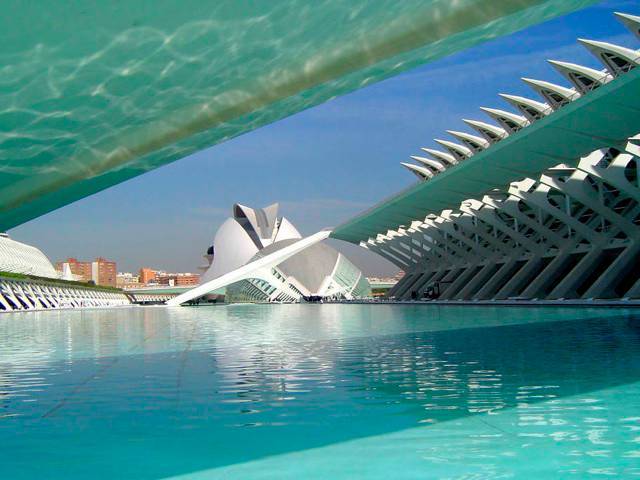 An entertainment-based cultural and architectural complex in the city of Valencia, Spain